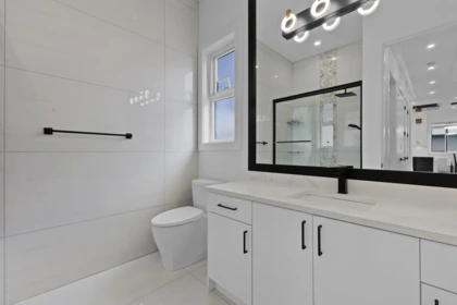 Hallway Photo of 32711 Egglestone Avenue, Mission, BC