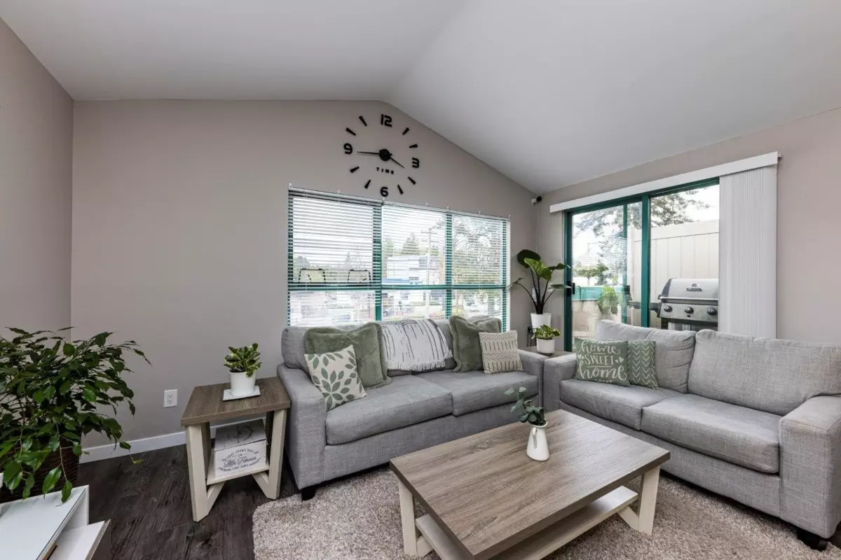 Living Room Photo of 16 3200 Westwood Street, Port Coquitlam, BC
