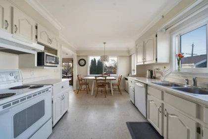 Kitchen Island Photo of 107 Seventh Avenue, New Westminster, BC