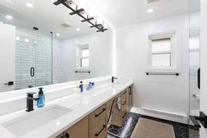 Laundry Room Photo of 1830 126 Street, Surrey, BC