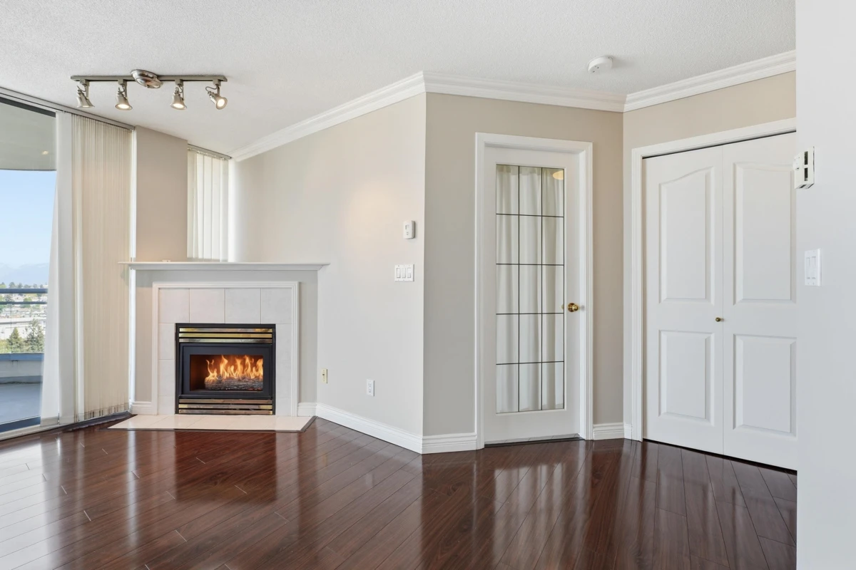 Dining Area Photo of 1701 739 Princess Street, New Westminster, BC