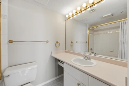 Mudroom Photo of 1701 739 Princess Street, New Westminster, BC