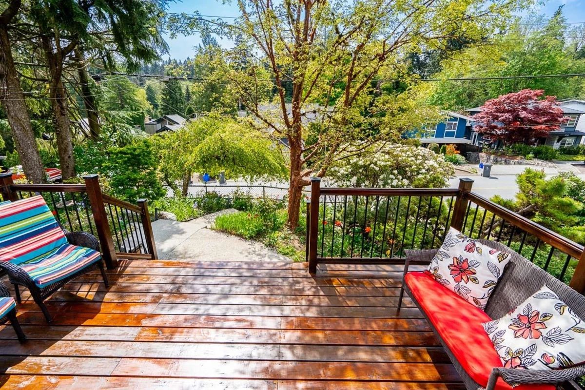 Living Room Photo of 4360 Cliffmont Road, North Vancouver, BC