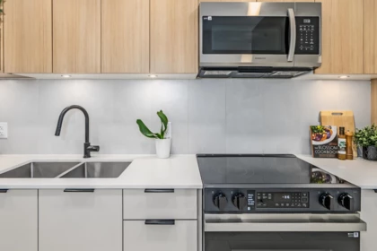 Kitchen Island Photo of 615 13439 94a Avenue, Surrey, BC