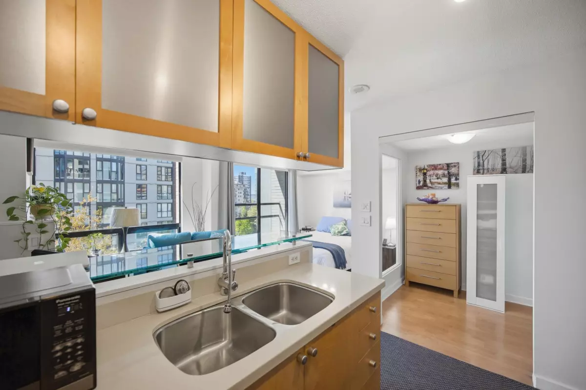 Family Room Photo of 706 1003 Burnaby Street, Vancouver, BC