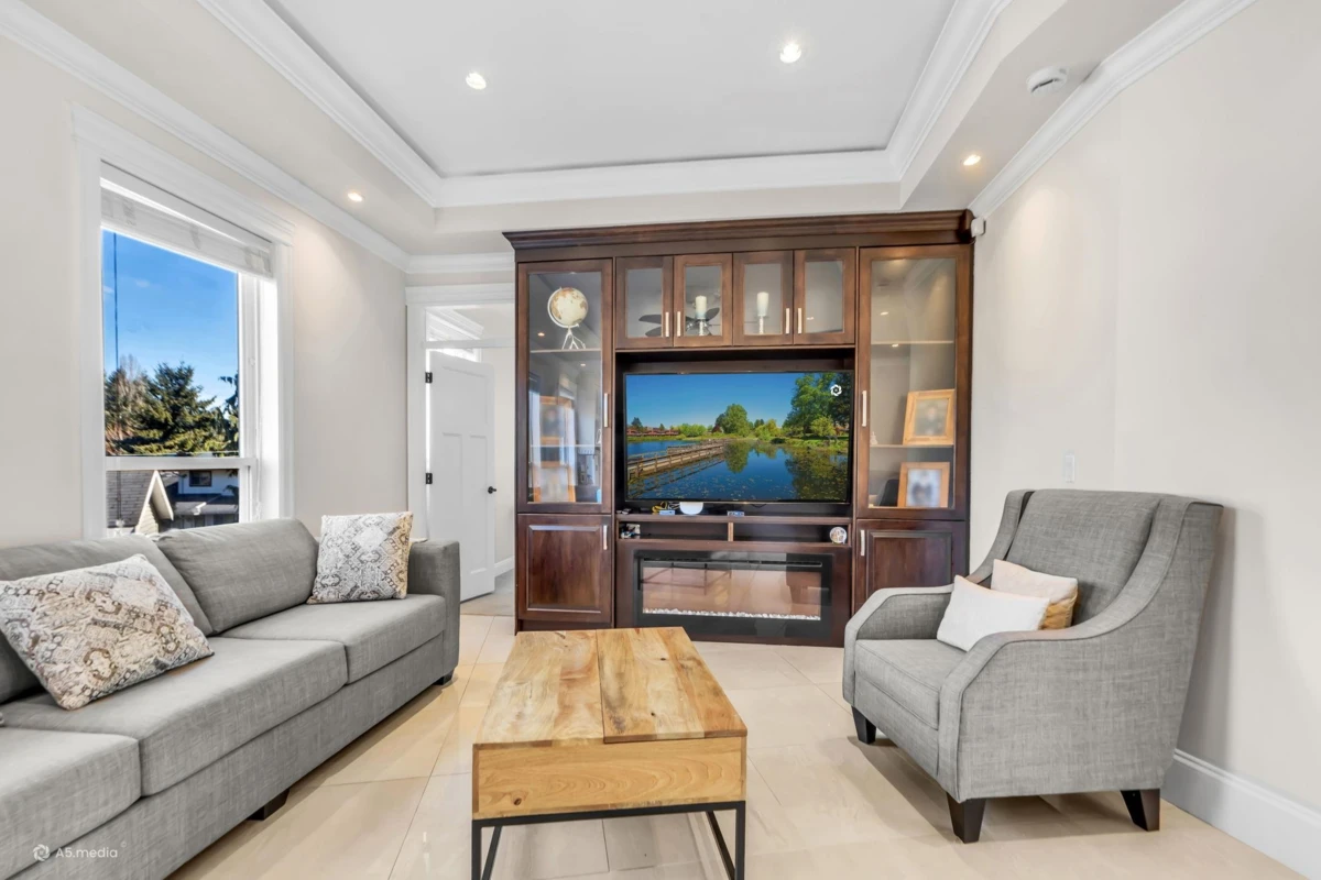 Family Room Photo of 14185 74 Avenue, Surrey, BC
