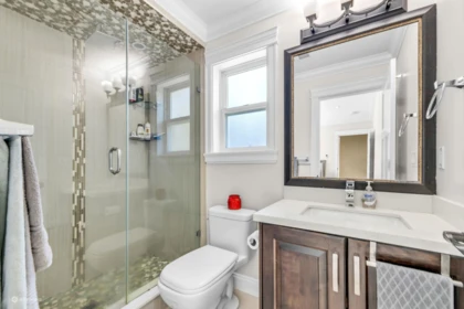 Hallway Photo of 14185 74 Avenue, Surrey, BC