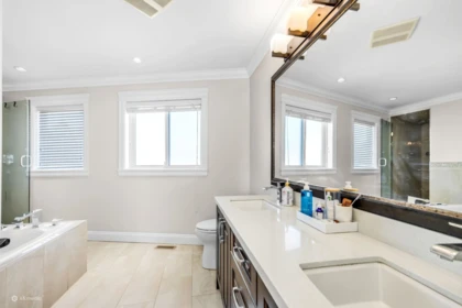 Powder Room Photo of 14185 74 Avenue, Surrey, BC