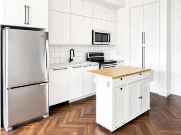 Kitchen Photo of 314 14968 101a Avenue, Surrey, BC