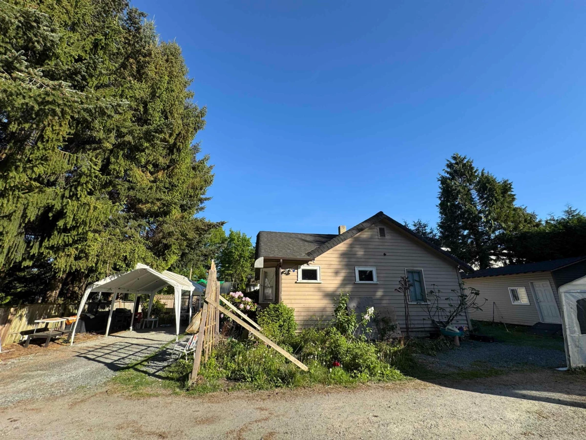Family Room Photo of 2127 King George Boulevard, Surrey, BC