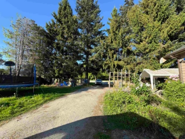 Kitchen Island Photo of 2127 King George Boulevard, Surrey, BC