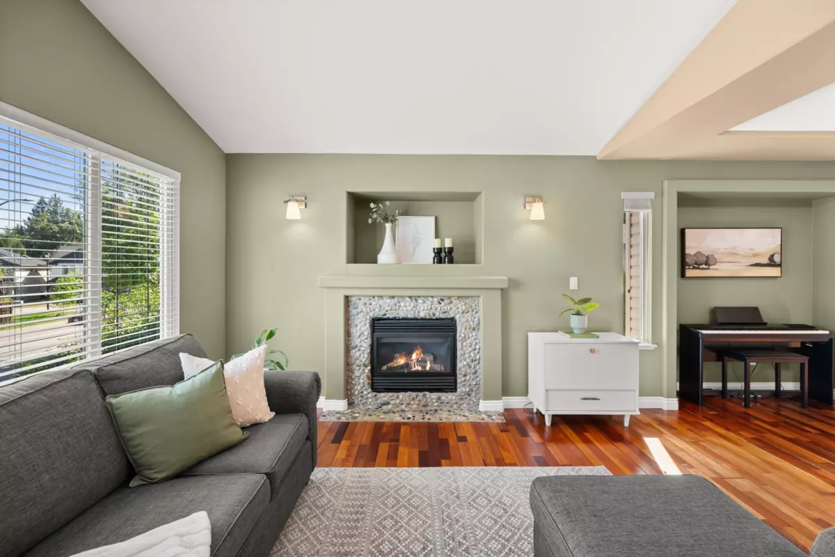 Dining Area Photo of 11457 Creekside Street, Maple Ridge, BC