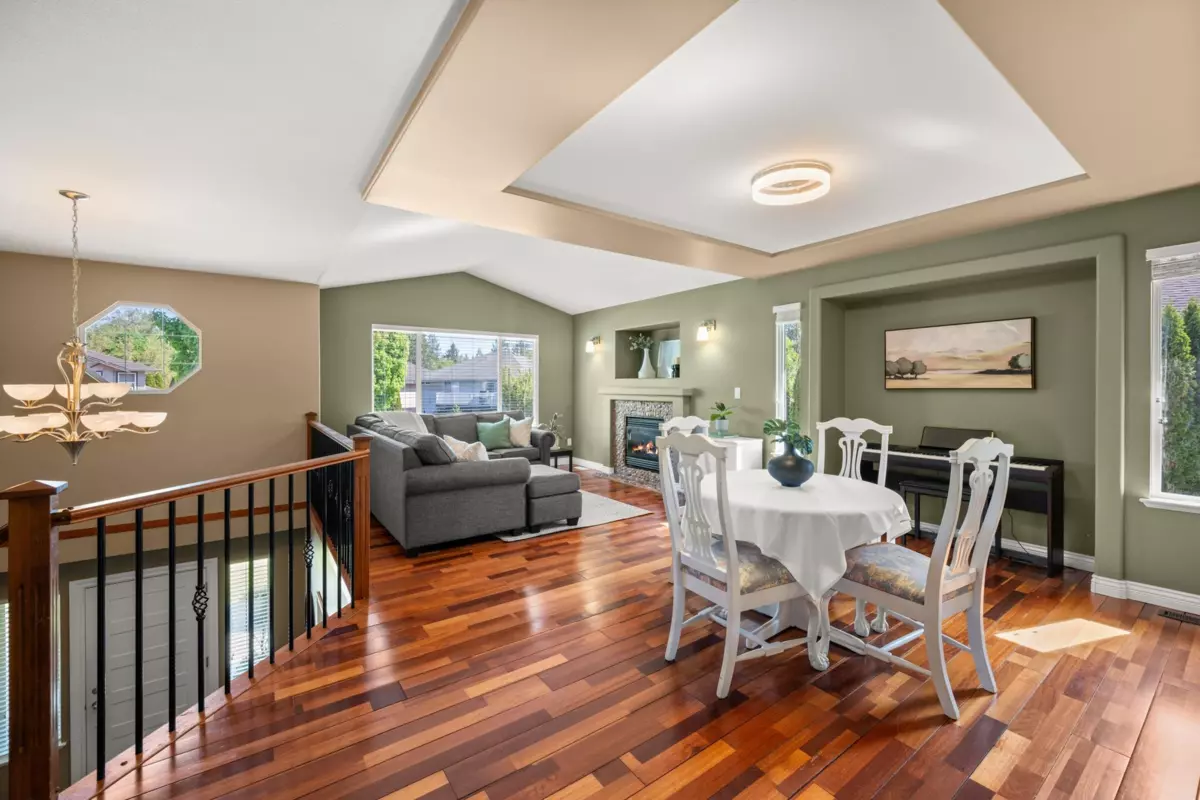 Living Room Photo of 11457 Creekside Street, Maple Ridge, BC