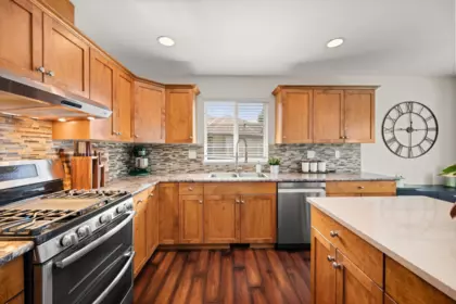Breakfast Nook Photo of 11457 Creekside Street, Maple Ridge, BC