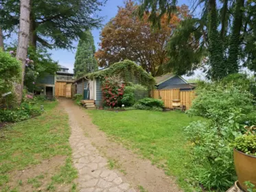 Community Amenities Photo (Clubhouse) of 624 Colborne Street, New Westminster, BC