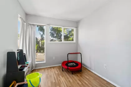Hallway Photo of 881 Pinebrook Place, Coquitlam, BC