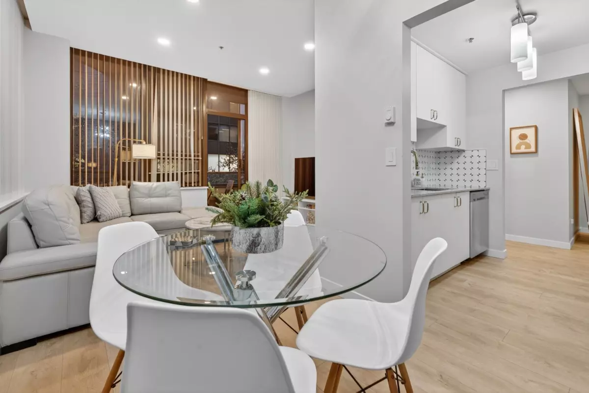 Dining Area Photo of 311 1010 Howe Street, Vancouver, BC