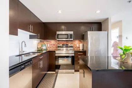 304 575 Delestre Avenue, Coquitlam, BC, Coquitlam — Apartment/Condo for sale