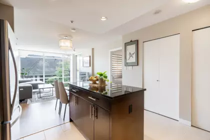 304 575 Delestre Avenue, Coquitlam, BC, Coquitlam — Apartment/Condo for sale
