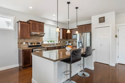 Kitchen Island Photo of 2108 Zinfandel Drive, Abbotsford, BC