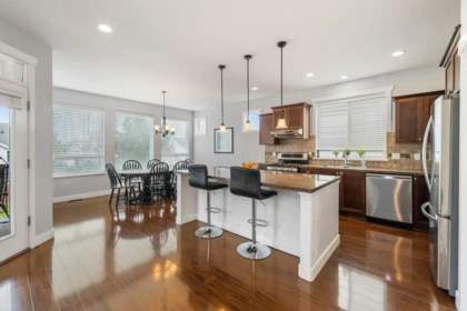 Kitchen Photo of 2108 Zinfandel Drive, Abbotsford, BC