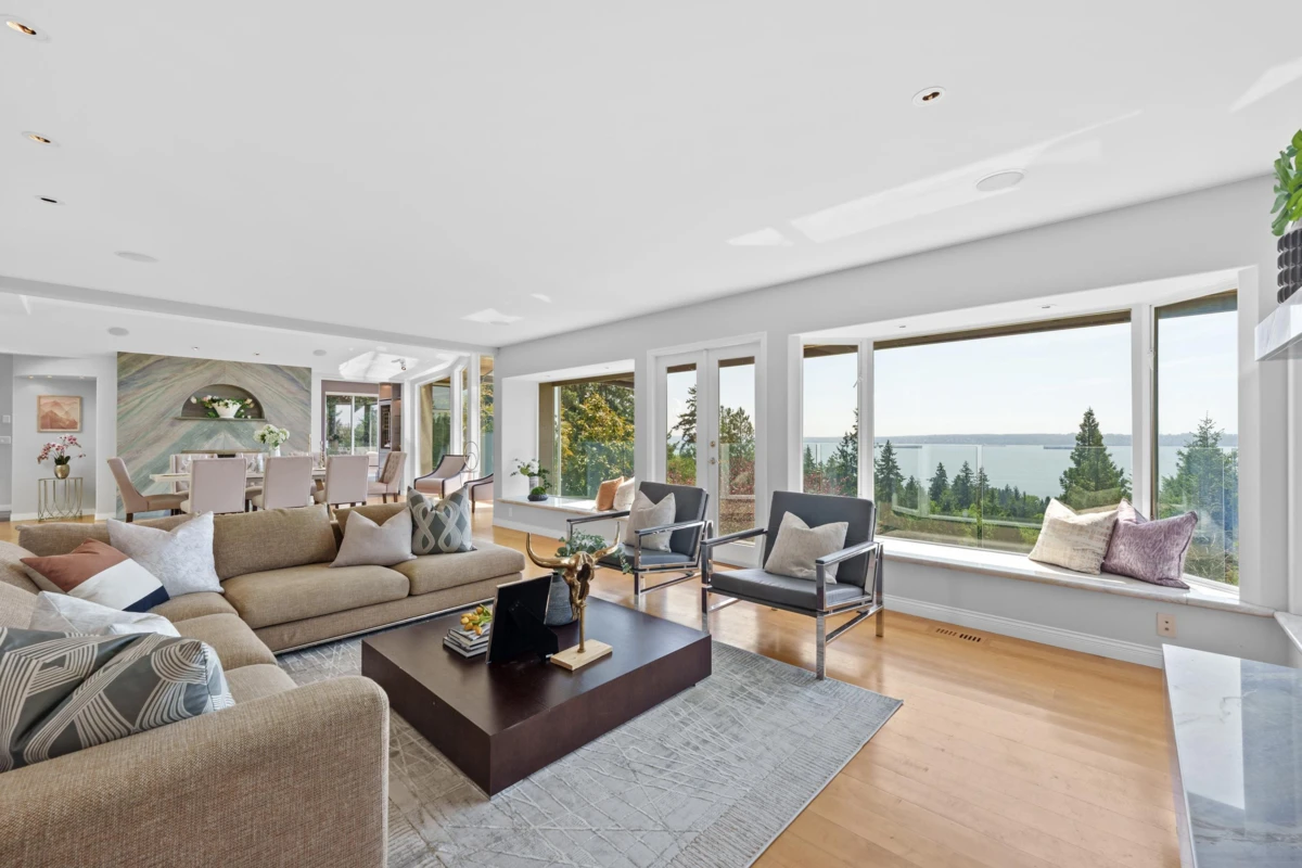 Dining Area Photo of 4253 Rockbank Place, West Vancouver, BC