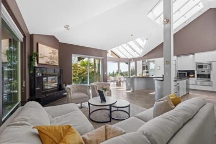 Breakfast Nook Photo of 4253 Rockbank Place, West Vancouver, BC