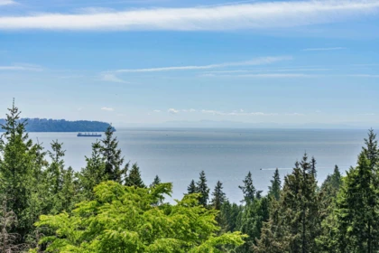 Garden / Landscaping Photo of 4253 Rockbank Place, West Vancouver, BC