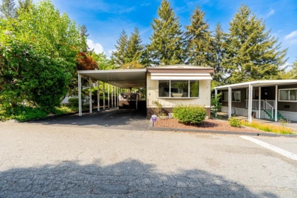 Mudroom Photo of 5 13650 80 Avenue, Surrey, BC