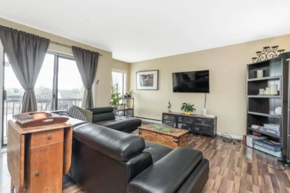 Kitchen Island Photo of 1 11869 223rd Street, Maple Ridge, BC