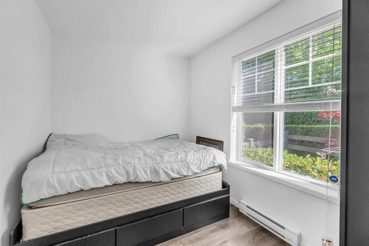 Family Room Photo of 130 8130 136a Street, Surrey, BC