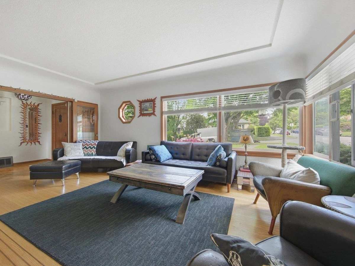 Dining Area Photo of 2506 W 15th Avenue, Vancouver, BC