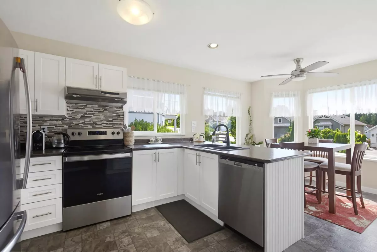 Dining Area Photo of 10 3902 Latimer Street, Abbotsford, BC