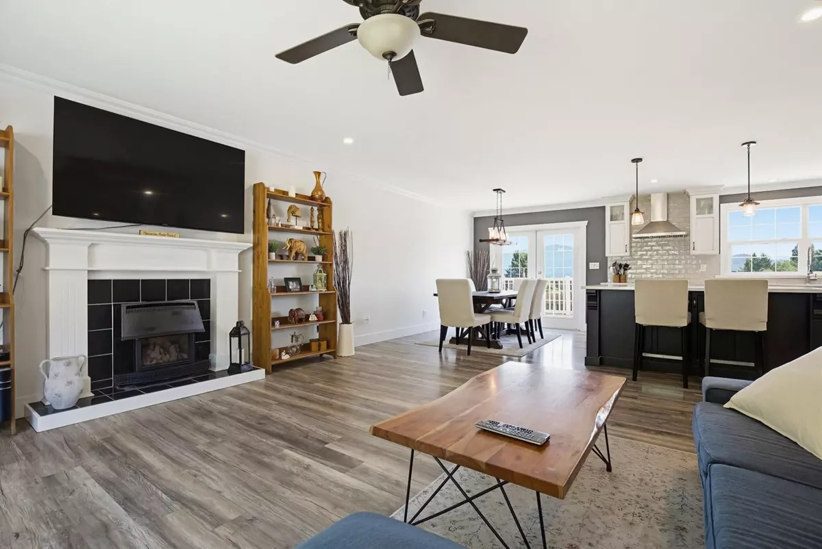 Living Room Photo of 34246 Jasper Avenue, Mission, BC