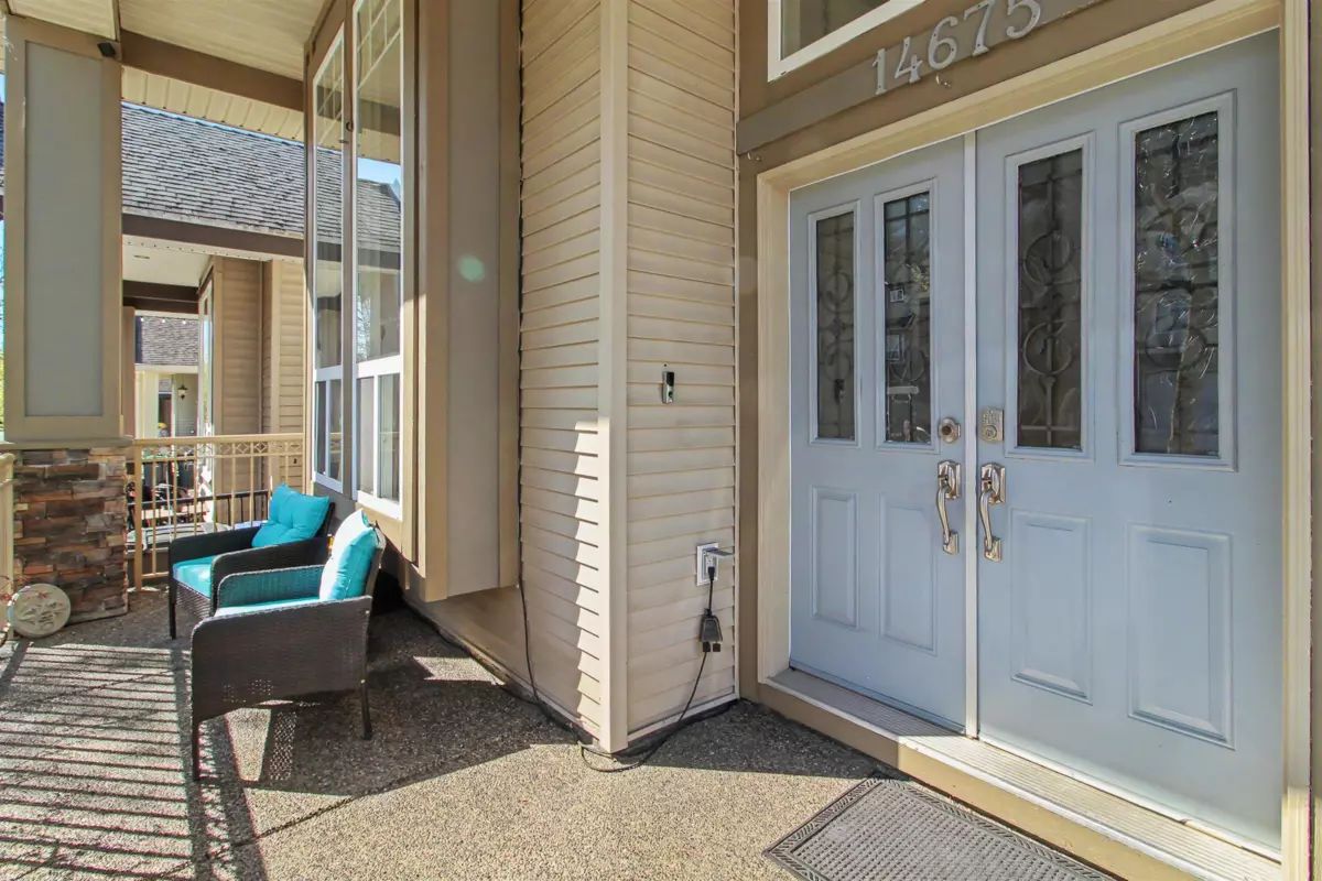 Living Room Photo of 14675 62 Avenue, Surrey, BC