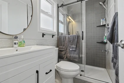 Hallway Photo of 14675 62 Avenue, Surrey, BC