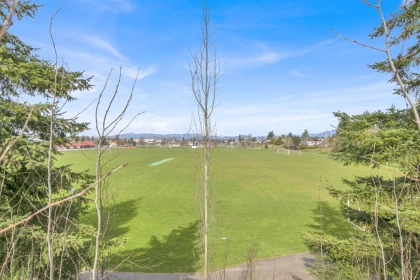 Backyard Photo of 195 32550 Maclure Road, Abbotsford, BC
