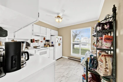 Walk-In Closet Photo of 195 32550 Maclure Road, Abbotsford, BC