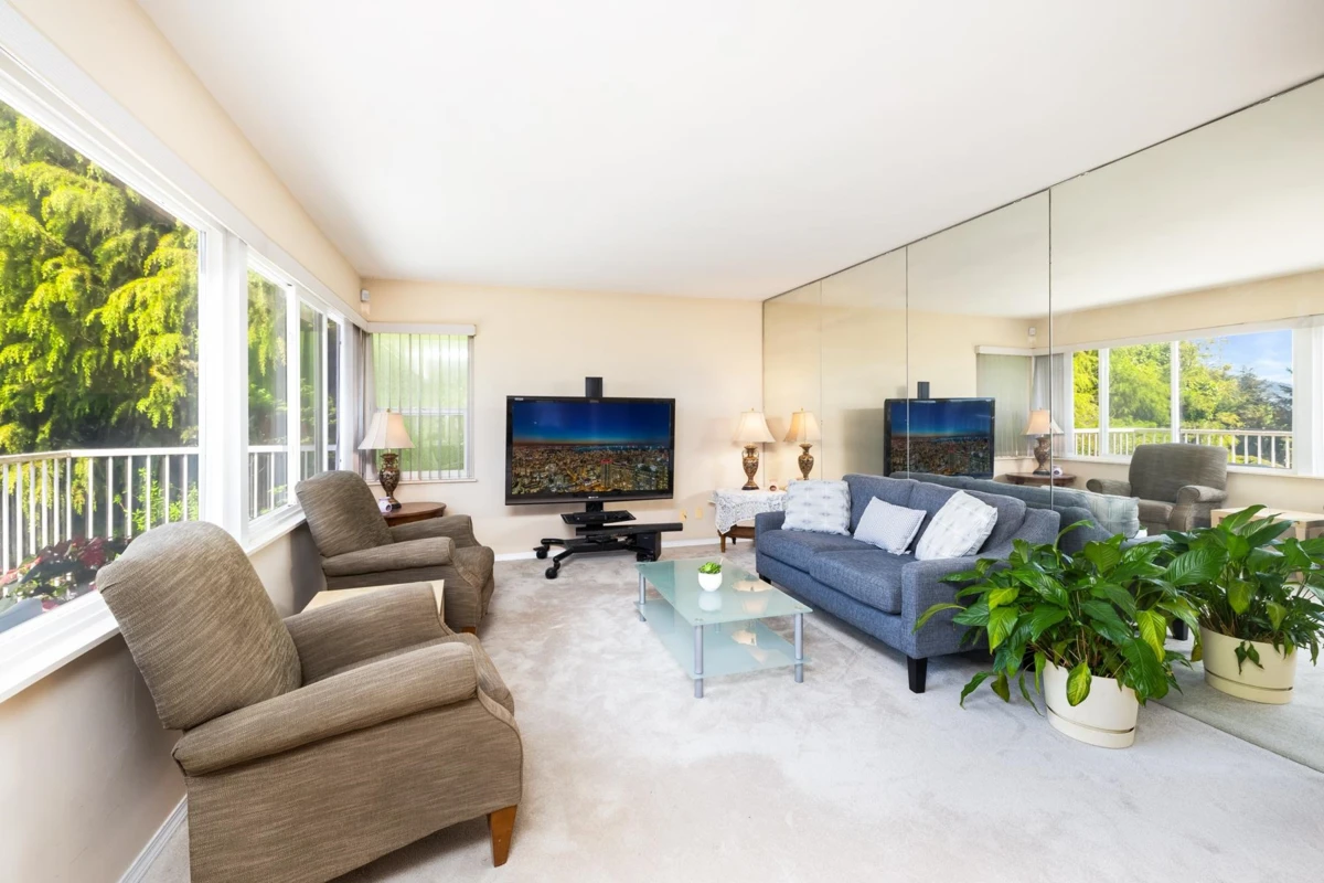 Family Room Photo of 454 Monteray Avenue, North Vancouver, BC