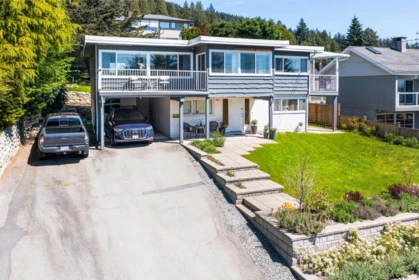 Front Yard Photo of 454 Monteray Avenue, North Vancouver, BC
