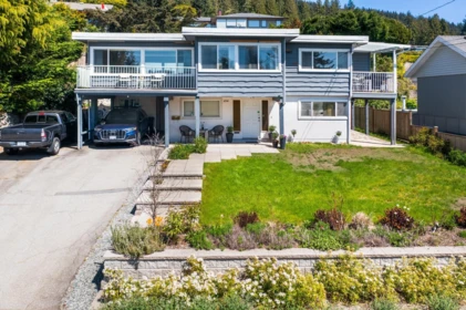 Garden / Landscaping Photo of 454 Monteray Avenue, North Vancouver, BC