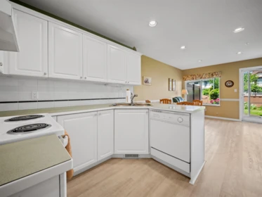 Kitchen Photo of 3 1370 Riverwood Gate, Port Coquitlam, BC