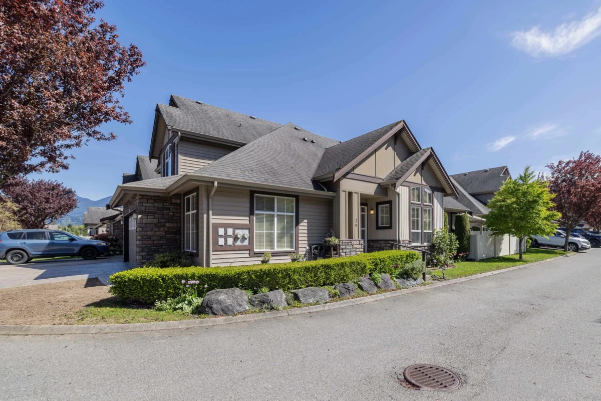 Living Room Photo of 29 6577 Southdowne Place, Chilliwack, BC