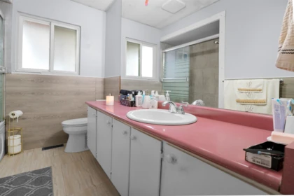 Powder Room Photo of 11776 86 Avenue, Delta, BC