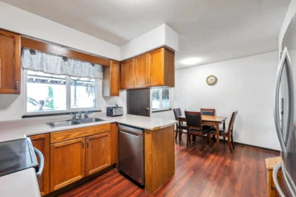 Kitchen Island Photo of 5927 184 Street, Surrey, BC