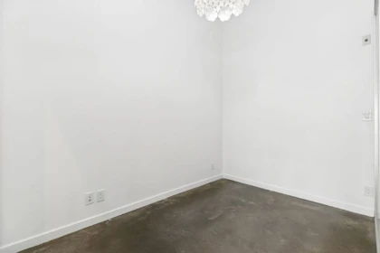 Laundry Room Photo of 310 53 W Hastings Street, Vancouver, BC