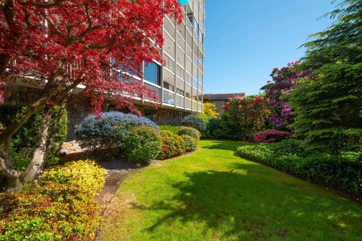 Exterior Rear Photo of 402 1390 Duchess Avenue, West Vancouver, BC