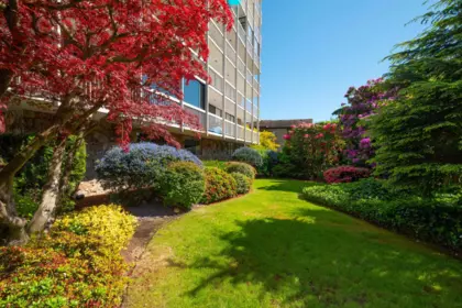 402 1390 Duchess Avenue, West Vancouver, BC, West Vancouver — Apartment/Condo for sale