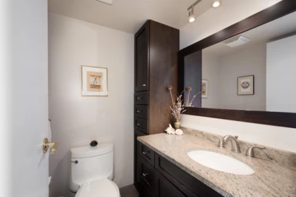 Hallway Photo of 402 1390 Duchess Avenue, West Vancouver, BC