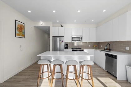 Kitchen Island Photo of 402 610 Brantford Street, New Westminster, BC